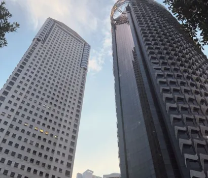 Deux immeubles vus d'en bas